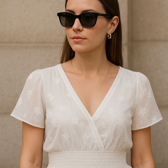 Beautiful flowy White House Black Market WHBM White Smocked Blouse like new! - Picture 1 of 5